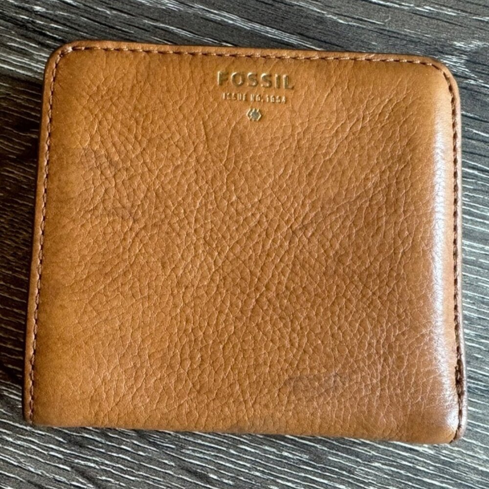 Fossil Unisex Tan Leather Wallet.